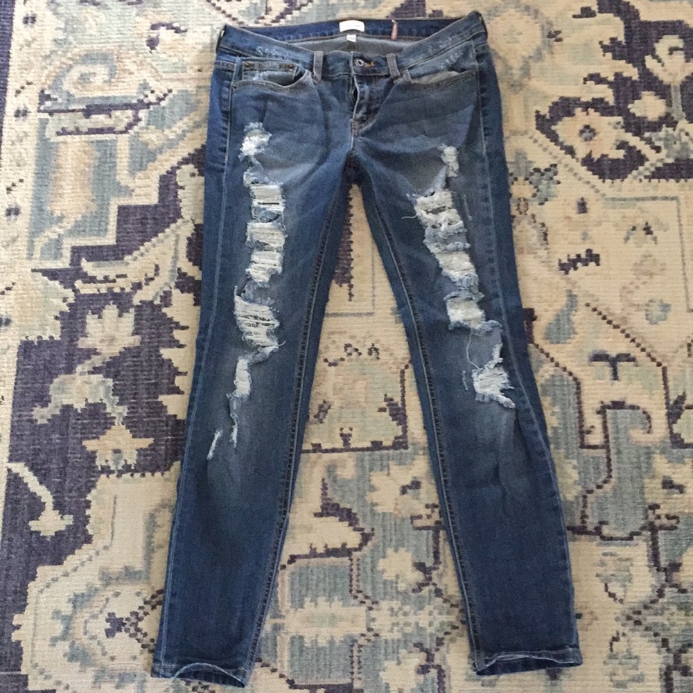 Super cute distressed skinny jeans